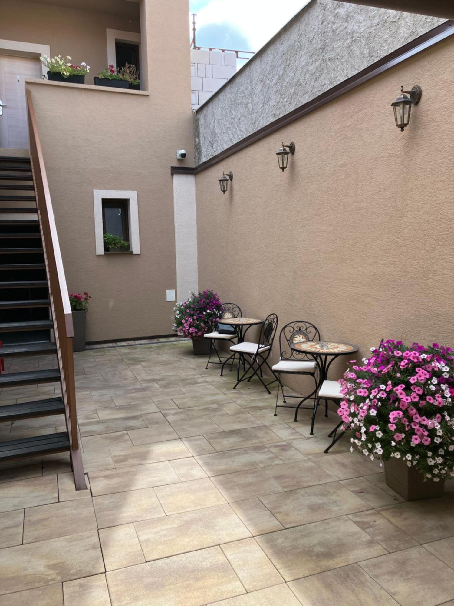 Appartamento Corner House Lučenec Esterno foto